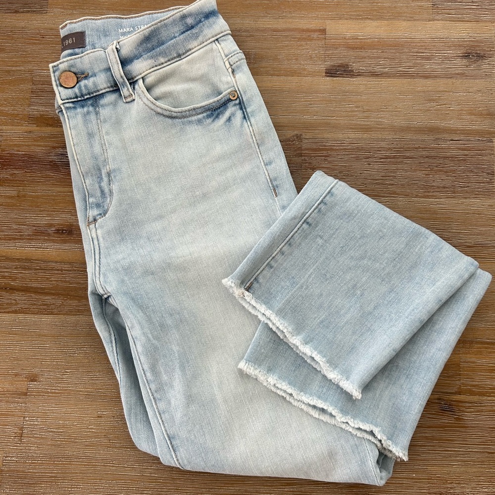 DL1961 Mara Straight Leg Jean